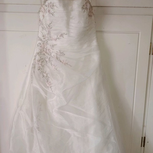 Demetrios Wedding Dress No. 20 like new with organza and pink floral embroidery