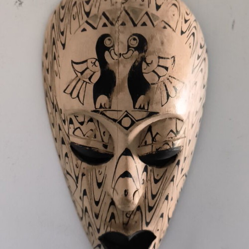 Wooden African wall mask used, 30x18 cm