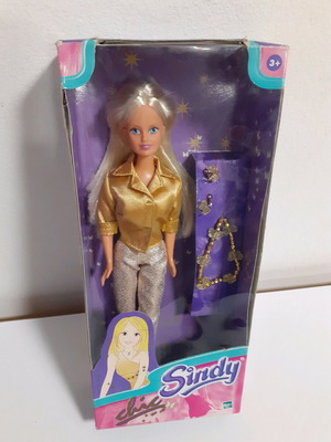 Sindy Chic (Hasbro) new, sealed