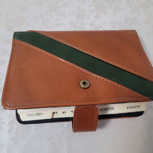 Agenda new in excellent condition with card slots and notepad