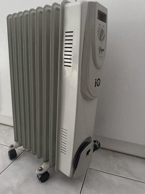 IQ Oil Radiator 9 Fins 2000W Like New