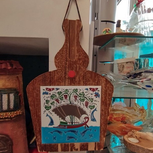 Decorative cutting board used with painted tile