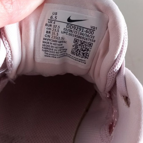Nike athletic shoes used, size 37.5, salmon color