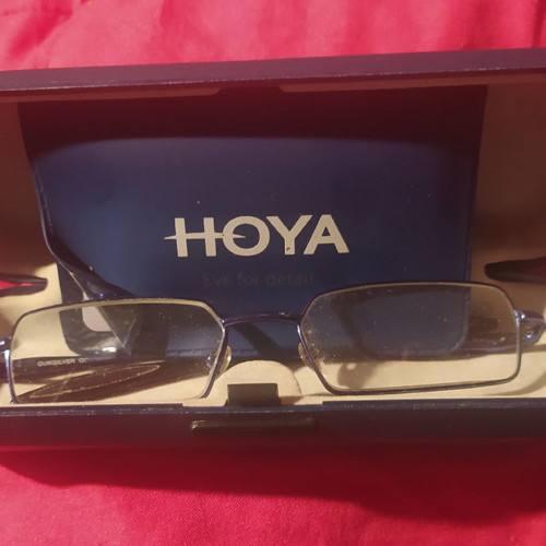 Eyeglass frame used, supports thick lenses