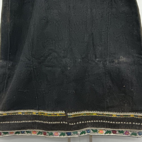 Collectible wool dress used with simple collar