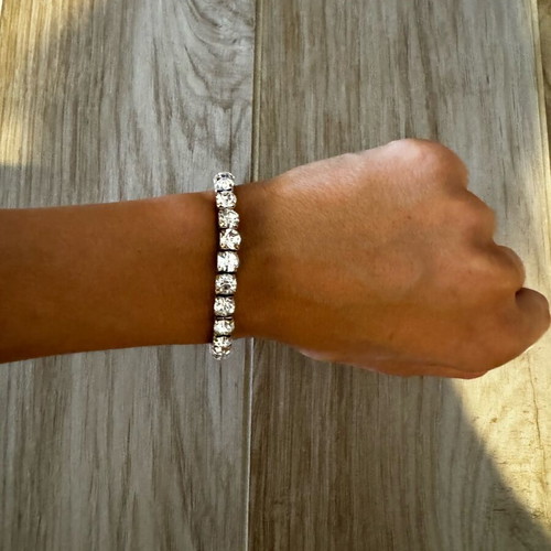 Elastic bracelet with stones new, white