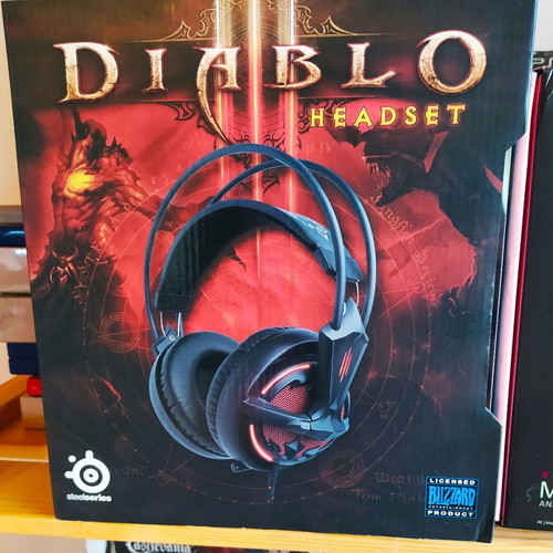 Steelseries Diablo III Headset like new, over the ear headphones