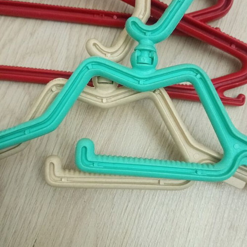 Set of 6 hangers used