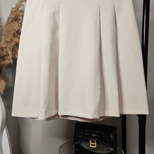 Mini skirt skater by Mind Matter like new, beige, size M
