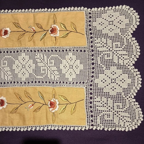 Set of 2 handmade table linens like new, mustard linen with lace