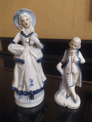 Set of two porcelain decorative figures vintage, like new