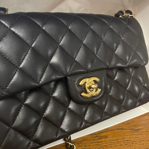 Chanel 11.12 shoulder bag like new, black and gold