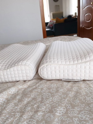 IKEA Rosenskarm ergonomic sleep pillows set like new