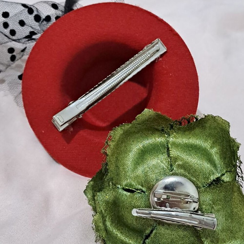 Hair clips set used, hat and rose design, red and green