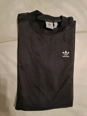 Adidas Originals women's dress new, cotton with lace details on sleeves