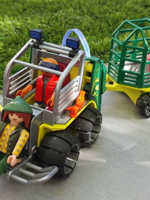 Playmobil αυτοκίνητο μεταφοράς άγριων ζώων μεταχειρισμένο με extra εξοπλισμό