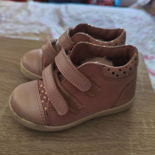 Children's shoes like new, worn once
