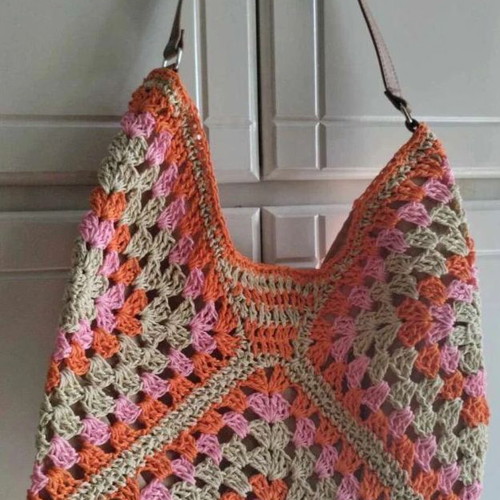 Knitted straw shoulder bag new, pink-coral