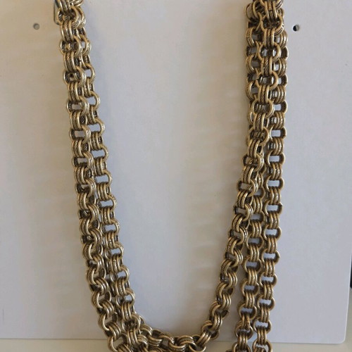 Necklace triple in gold vintage color like new