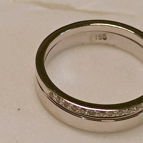 White gold 18K ring with brilliant cut diamonds used