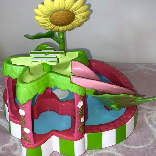 Strawberry Shortcake Splashin’ Petal Pool collectible playset used