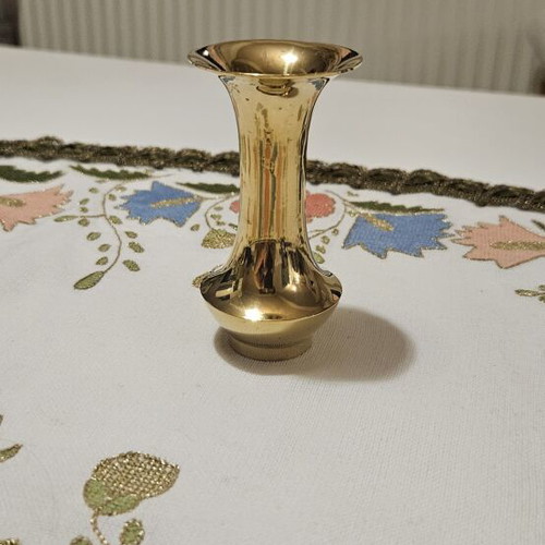 Mini brass candlestick for thin candles