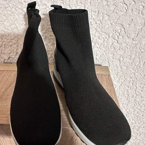 Voi Noi women's sock-style athletic shoes size 41 like new, black