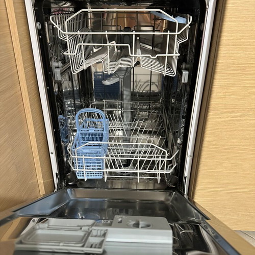 Indesit dishwasher like new, barely used