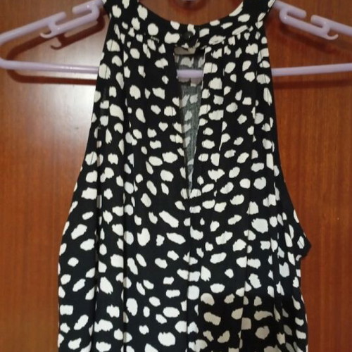 Namaste sleeveless blouse like new, size M, black and white