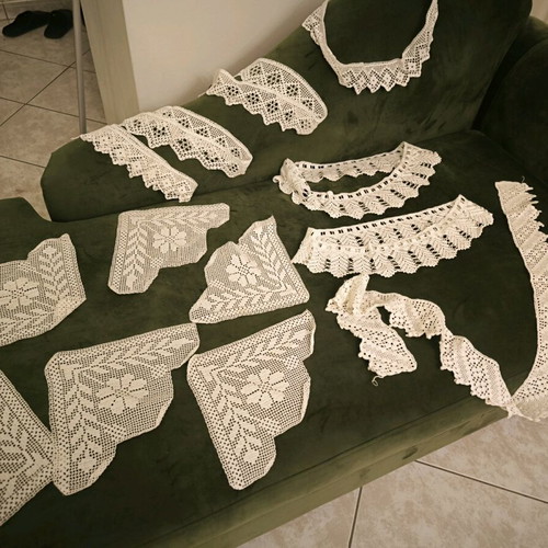 Table linens like new, set of about 80 pieces