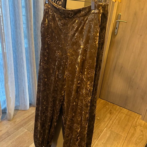 Zara pants gold like new, XS size