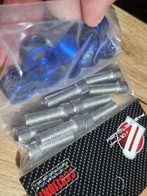M8 Screws new