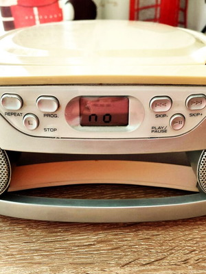 Radio-CD used, radio only with AUX and good sound