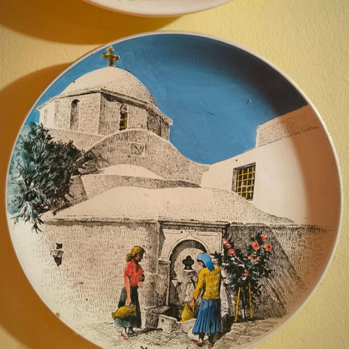 Decorative hand-painted platters like new, set of 2