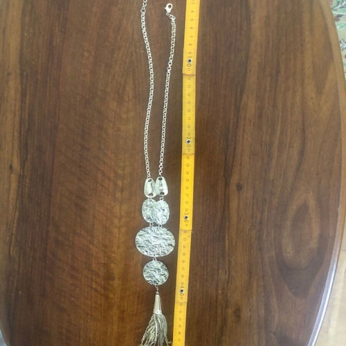 Long necklace in gold color like new