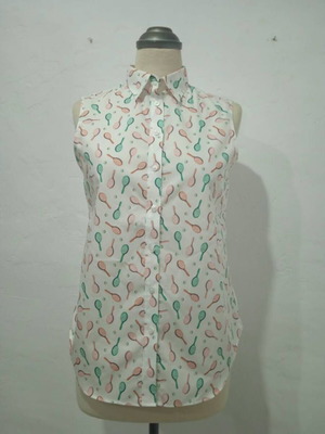 Sleeveless shirt like new, size M, 100% cotton with rackets print