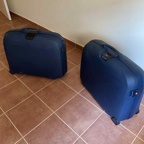 Samsonite hard travel suitcases set of two, like new, dark blue