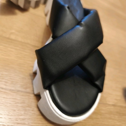 Women’s puffer platform sandals like new, size 38