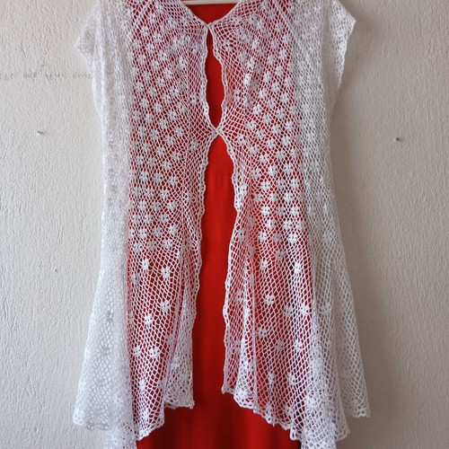 Knitted cardigan with ruffles and raglan sleeves, white, size L