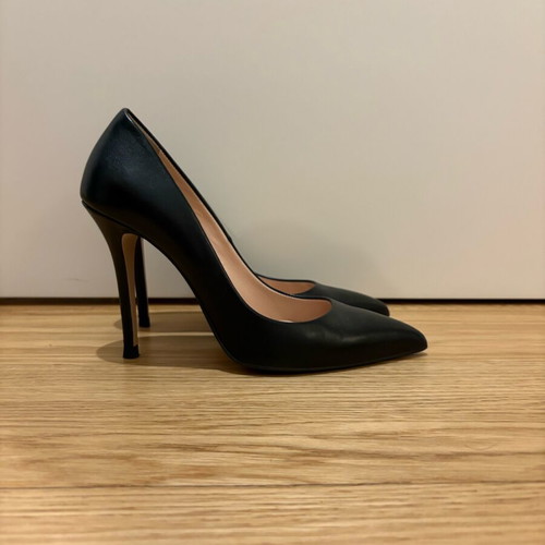 Murtzi black leather pumps like new size 36