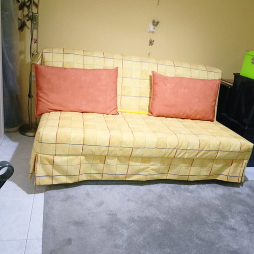 Compact sofa bed like new, ideal for small spaces 0.90 x 1.60 m