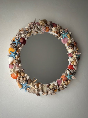 Mirror with seashells round new, handmade