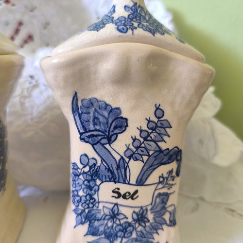 Vintage handpainted spice jars used, 15/8 cm, one lid chipped