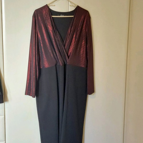 Dinaxl evening dress like new, wrap with burgundy bust and black bottom