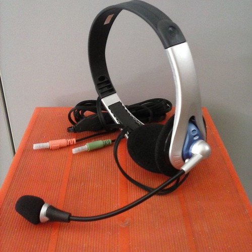 Headphones with microphone and volume control CH-1634