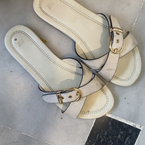 Flat sandals 39 with adjustable gold buckle used