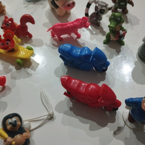 Various small toys like new, pack
