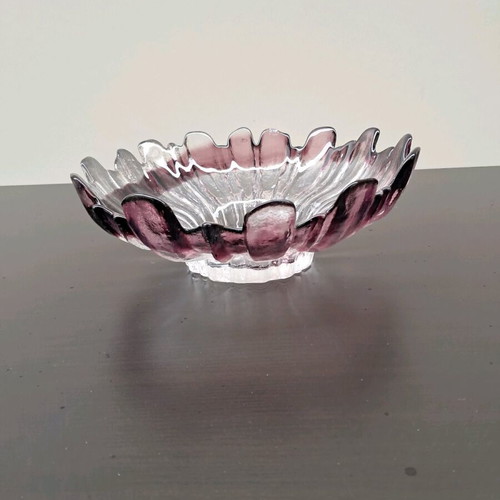 Glass fruit bowl with two-tone design like new