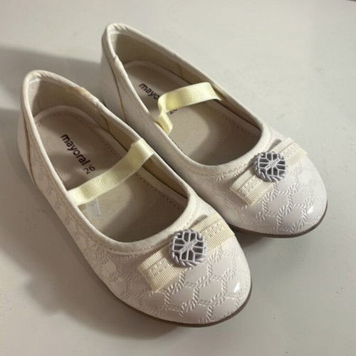 Mayoral children's ballerina shoes with bow and elastic, white, size 26