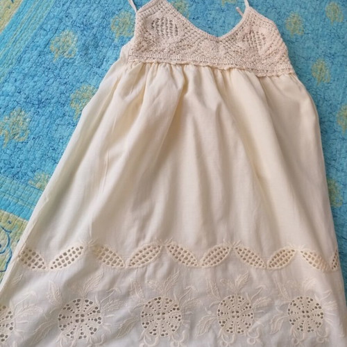 Sleeveless blouse dress used, banana color, broderie anglaise, size M